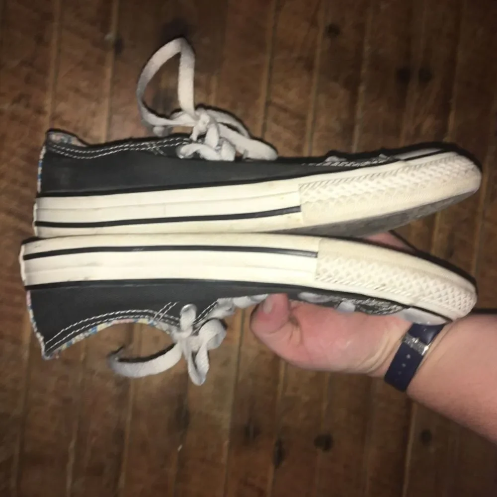 Converse low top Chuck Taylor youth 3 sneakers
